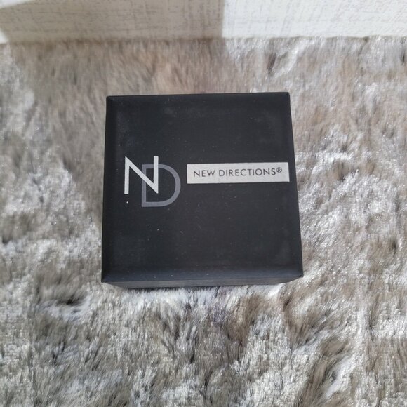 Cubic Zirconia Leaf Stud Earrings Silver Tone Jewelry New Directions Designer - Picture 2 of 3